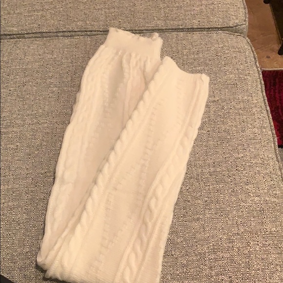 Two Piece Creme Set - Picture 3 of 4